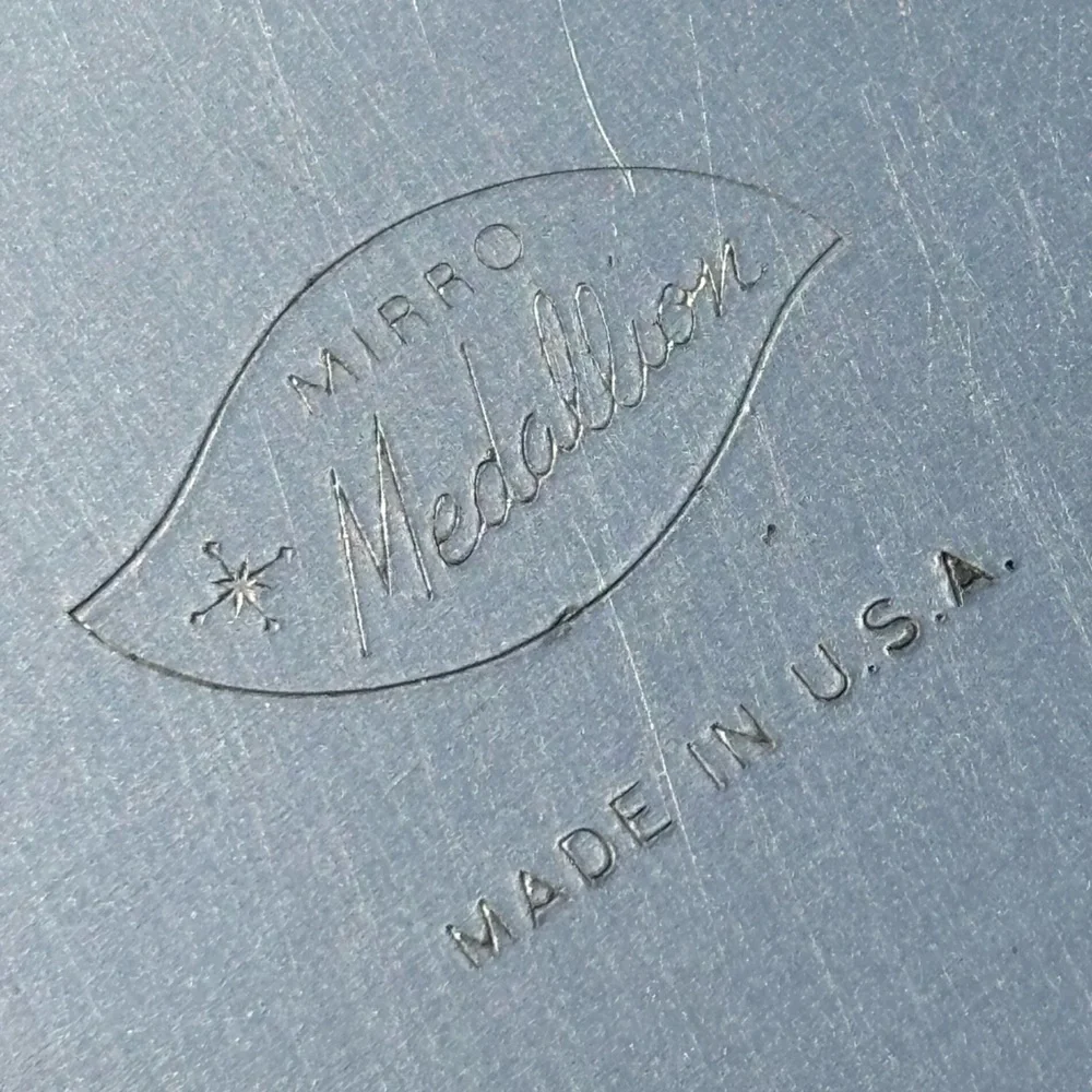 Vintage Mirro Medallion Serving Tray MCM Aluminum & Teak 1950s 1960s Atomic - Picture 6 of 14